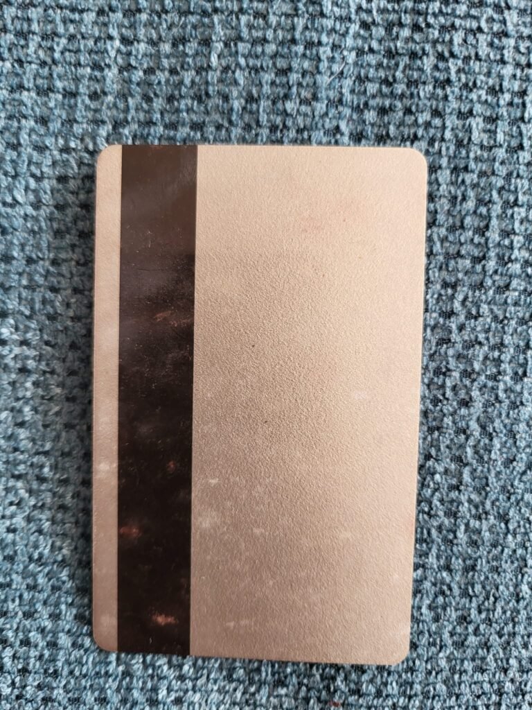 passenger using cruise card to pay for drinks on a cruise ship